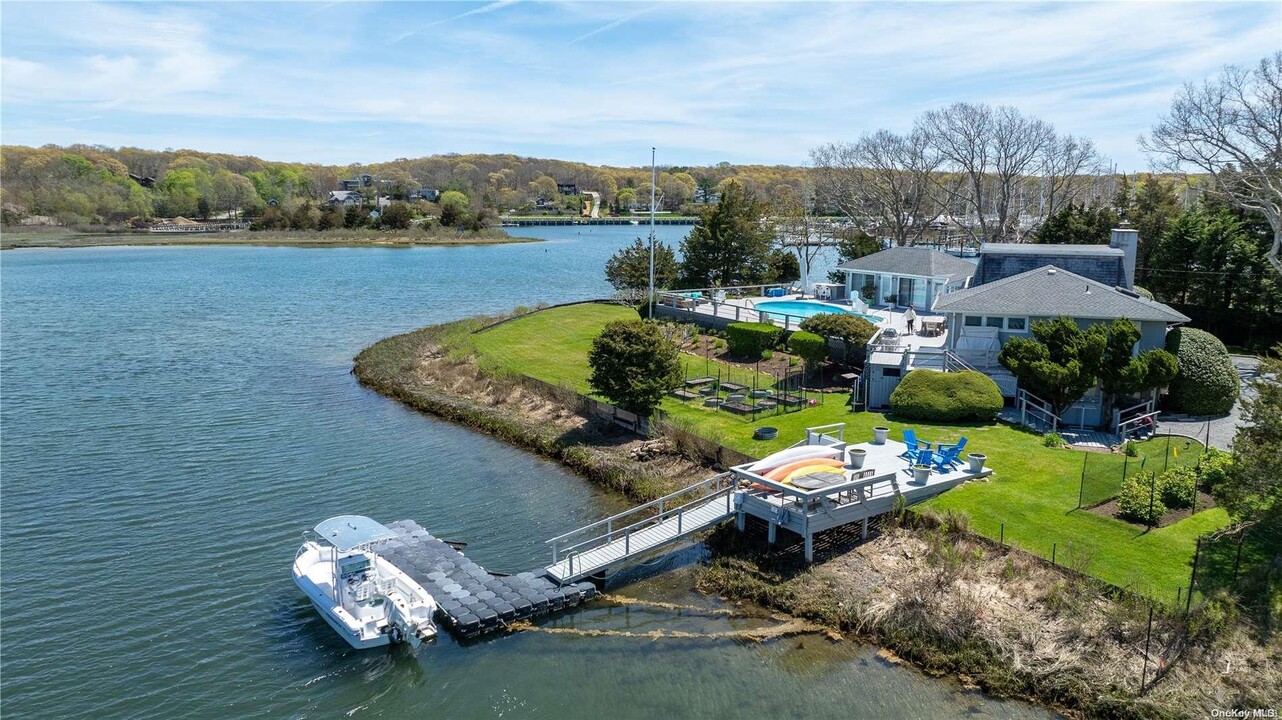 5 S Pond Rd in East Hampton, NY - Building Photo