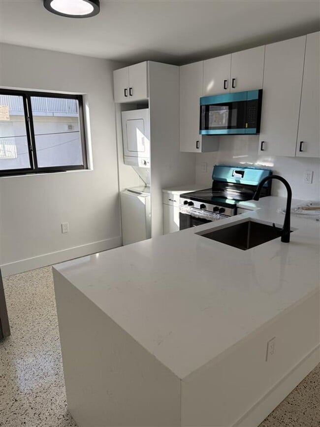 634 SW 2ND in Miami, FL - Building Photo - Building Photo