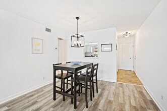 1050 Hillsboro Mile in Hillsboro Beach, FL - Building Photo - Building Photo