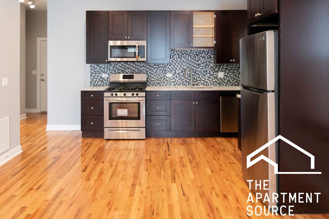 1929 W Montrose Ave in Chicago, IL - Foto de edificio - Building Photo