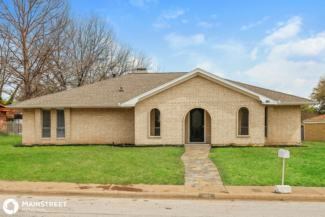 1108 Shadywood Ln in Desoto, TX - Building Photo