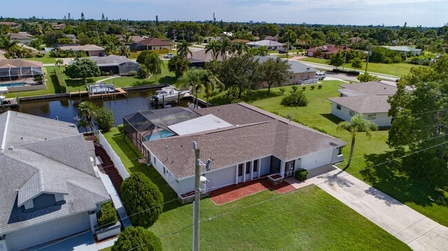 908 SE 33rd St in Cape Coral, FL - Building Photo - Building Photo