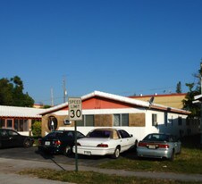 2125 Polk St in Hollywood, FL - Building Photo