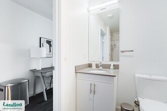 1419 24th Ave, Unit 324 in Seattle, WA - Foto de edificio - Building Photo