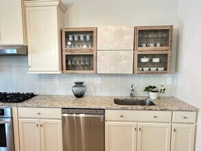 1 N Tompkins Square in Downingtown, PA - Building Photo - Building Photo