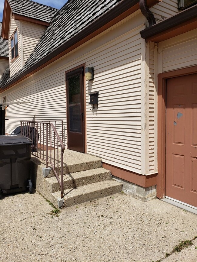 property at 406 1st Ave N