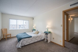 River Bluff Apartments in Mankato, MN - Building Photo - Interior Photo