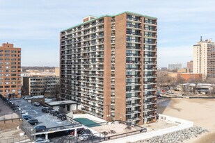 Thorndale Beach North Condominium in Chicago, IL - Building Photo