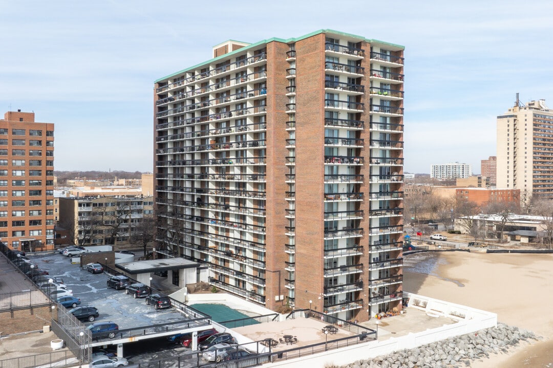 Thorndale Beach North Condominium in Chicago, IL - Building Photo