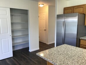 2552 W 1500 N in Clinton, UT - Foto de edificio - Building Photo