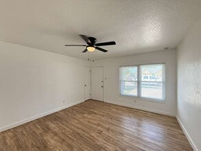 5542 Snow Fox Dr in San Antonio, TX - Building Photo - Building Photo