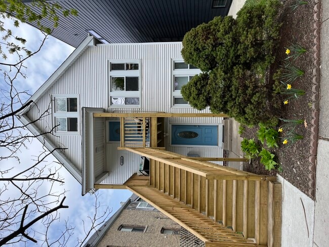 property at 2310 W Winnemac Ave