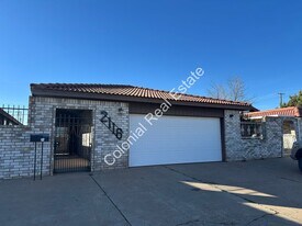2116 La Fonda Rd in Clovis, NM - Building Photo