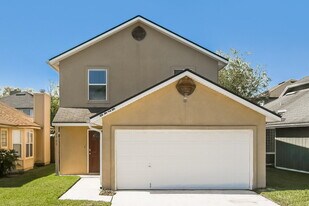 6740 Newgate Cir E in Jacksonville, FL - Building Photo