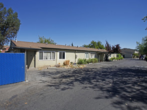 Cara Bay Apartments in Sacramento, CA - Foto de edificio - Building Photo