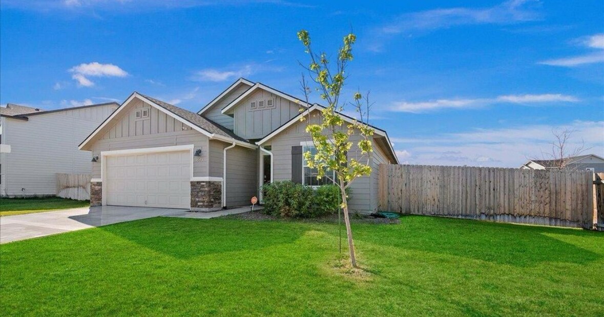 895 SW Lago St in Mountain Home, ID - Building Photo