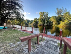 3211 SW 44th St in Fort Lauderdale, FL - Building Photo - Building Photo