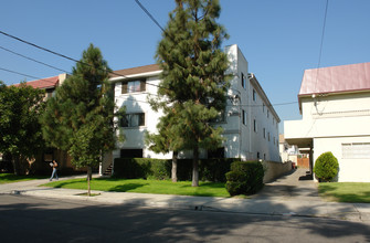 725 E Windsor Rd in Glendale, CA - Building Photo - Building Photo