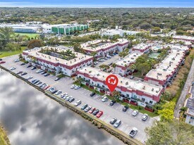 6707 N Kendall Dr in Miami, FL - Building Photo