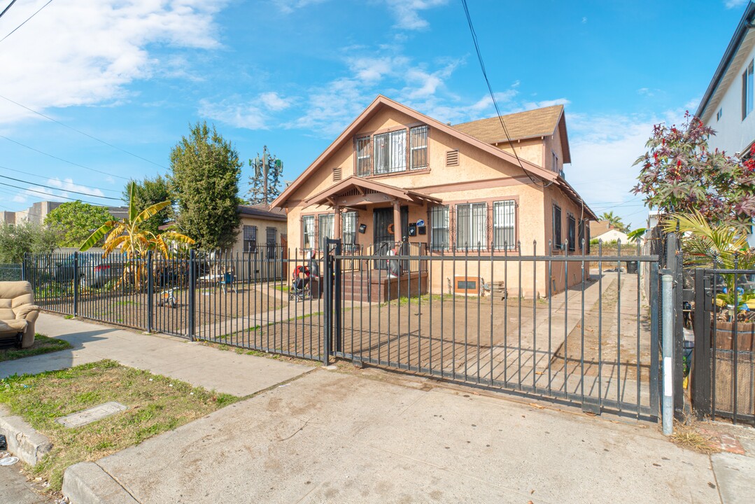 947 W 48th St in Los Angeles, CA - Building Photo