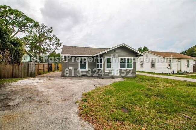 property at 226 SW Lincoln Cir N