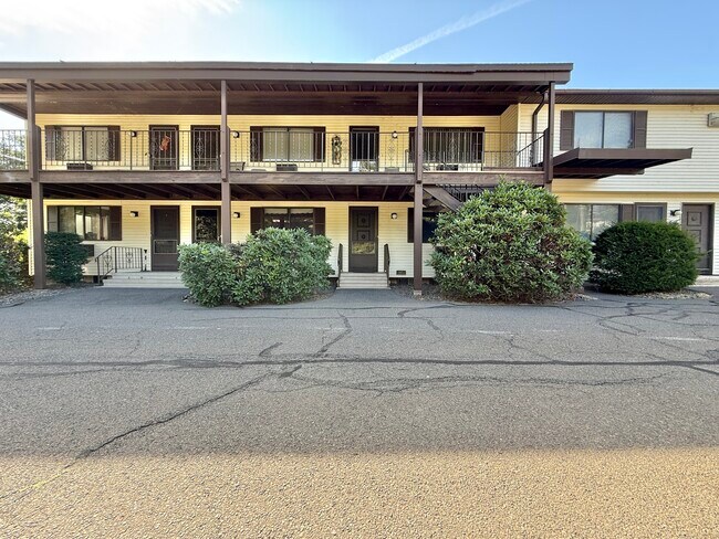 388 S Main St-Unit -5 in Seymour, CT - Building Photo - Building Photo