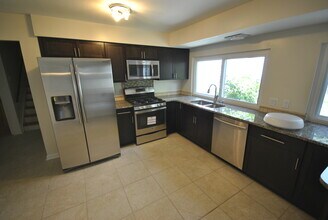 2869 E Eisenhower Pky in Ann Arbor, MI - Building Photo - Building Photo