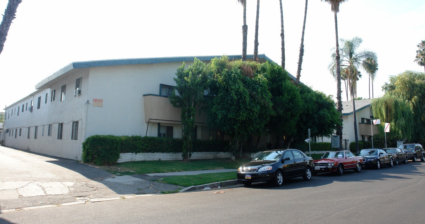 Sherman Terrace in Sherman Oaks, CA - Building Photo