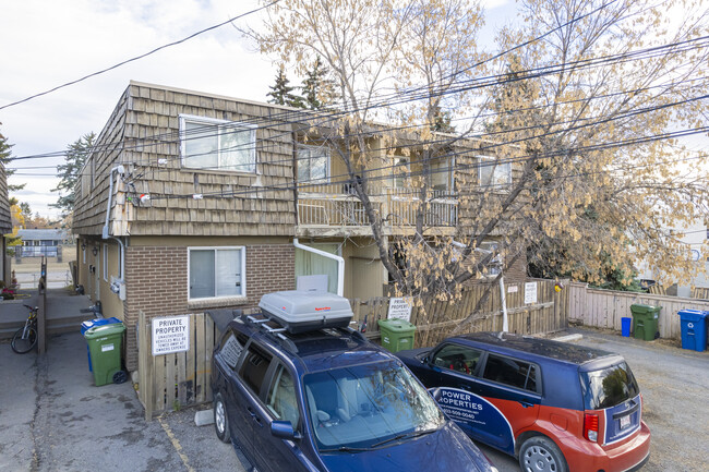 4117 Bow Trl SW in Calgary, AB - Building Photo - Building Photo