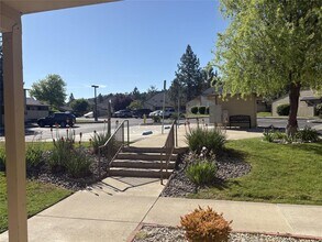 800 Jasper Pl in Yreka, CA - Building Photo - Building Photo