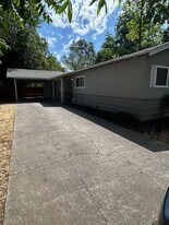 1570 Warner St in Chico, CA - Building Photo