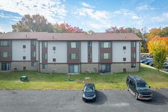 Southwoods in Essex, MD - Foto de edificio - Building Photo
