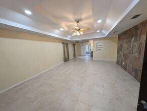2213 Lake View Dr in Mission, TX - Foto de edificio - Building Photo