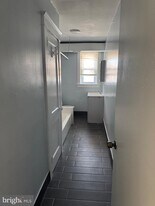 4724 Longshore Ave in Philadelphia, PA - Building Photo