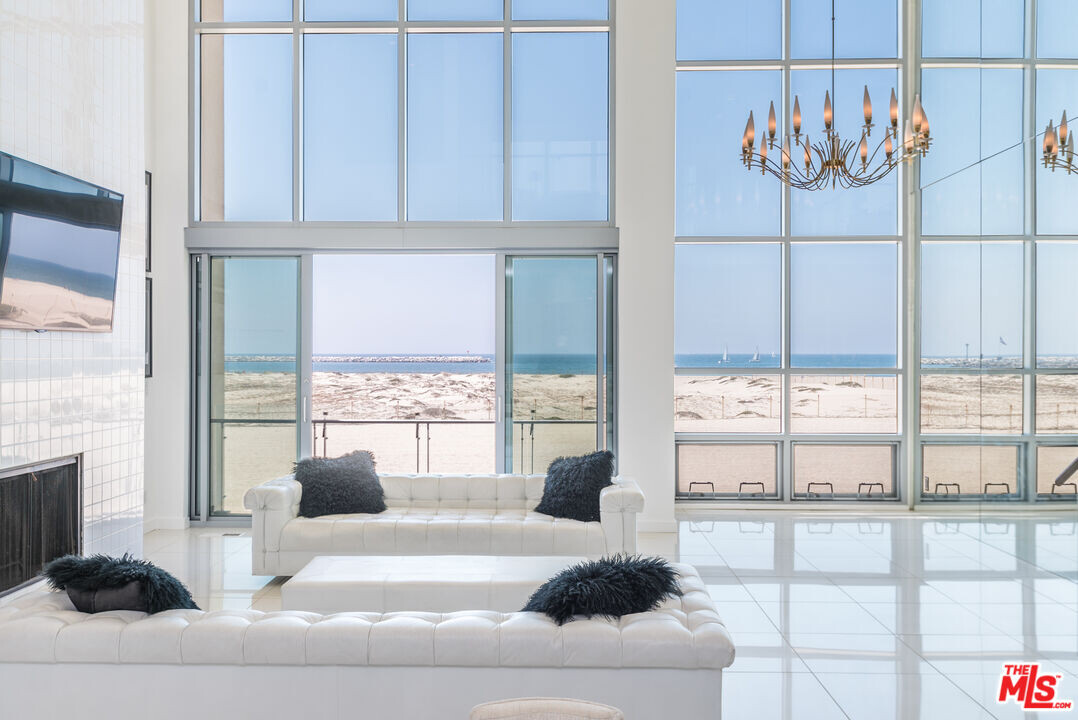 5205 Ocean Front Walk in Marina Del Rey, CA - Building Photo
