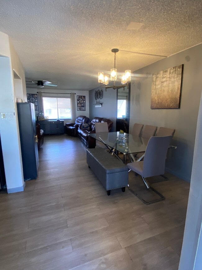 5710 N 43rd Dr in Glendale, AZ - Foto de edificio - Building Photo