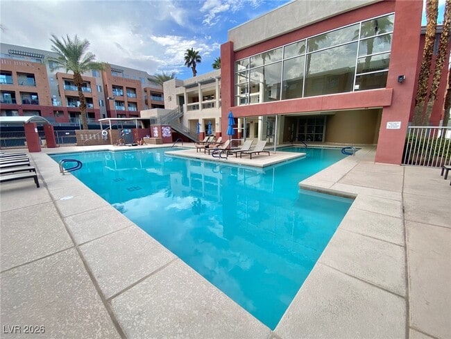 property at 39 E Agate Ave