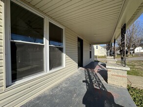 122 N Vine St in Ashland City, TN - Building Photo - Building Photo