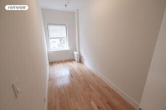 317 W 71st St in New York, NY - Building Photo - Building Photo