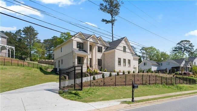 3785 Lower Roswell Rd in Marietta, GA - Foto de edificio - Building Photo
