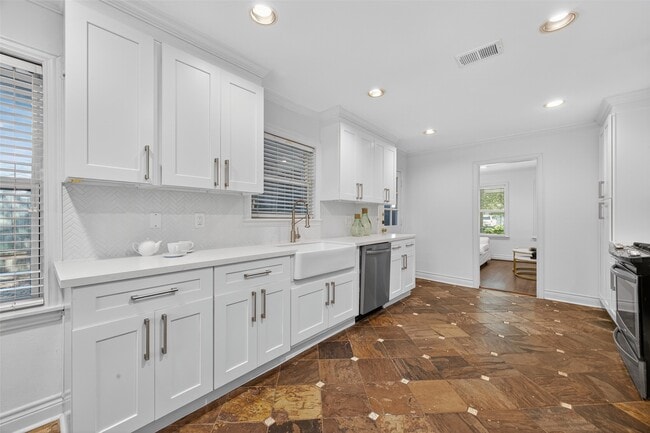 property at 5111 Creekbend Dr