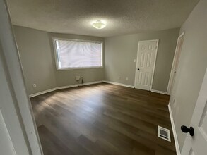 206 Knoll Dr, Unit 100 in Bristol, VA - Building Photo - Building Photo