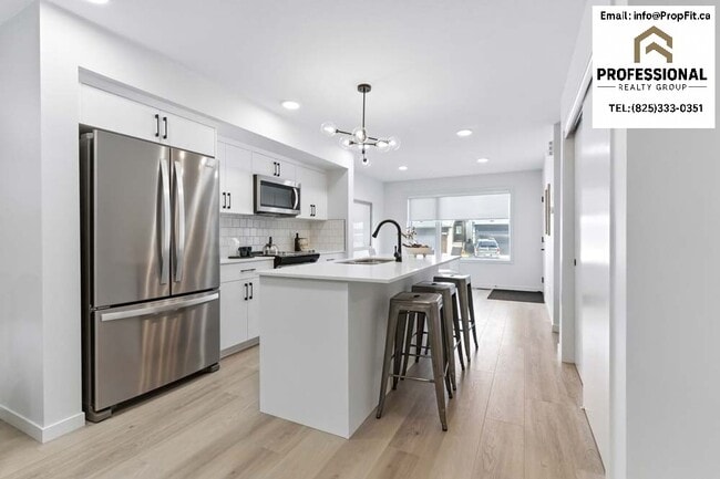 7462 Klapstein Cres SW in Edmonton, AB - Building Photo - Building Photo