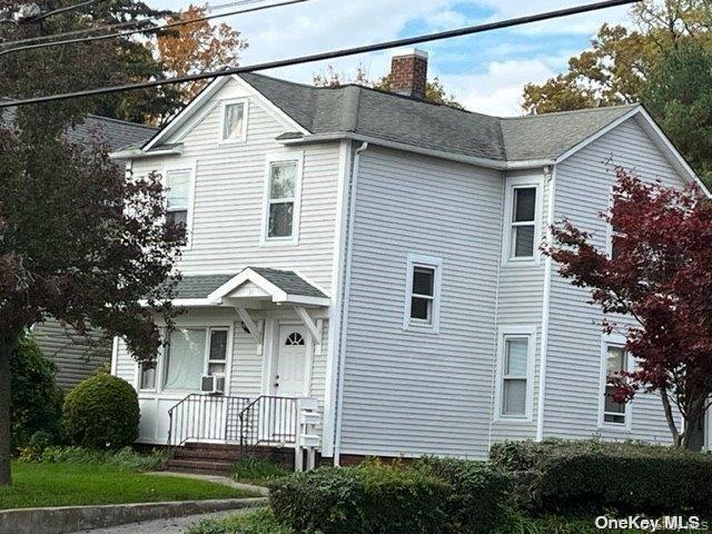 31 Old Dock Rd in Kings Park, NY - Building Photo