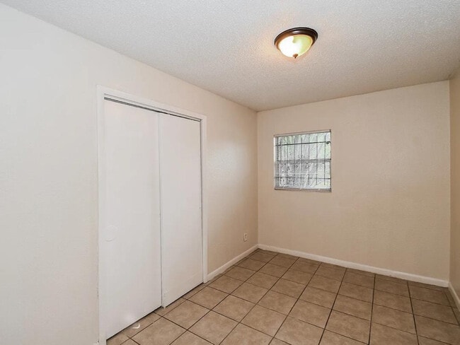 5129 Portsmouth Ave in Jacksonville, FL - Foto de edificio - Building Photo