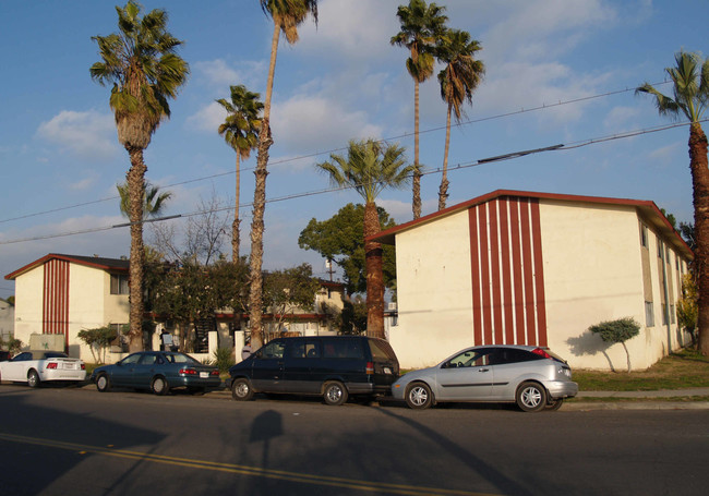 1051-1065 S Orange Ave in Fresno, CA - Building Photo - Building Photo