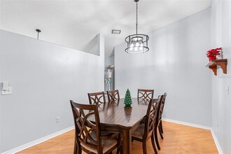 7604 Castle Bay Ct in Orlando, FL - Building Photo - Building Photo