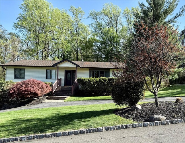 property at 7 Clearwater Ct