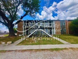 1910 West Loop in Austin, TX - Building Photo