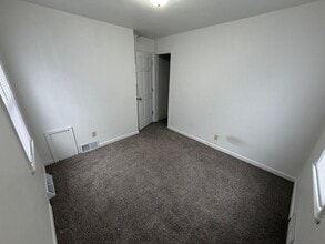 2000 S Duluth Ave in Sioux Falls, SD - Building Photo - Building Photo